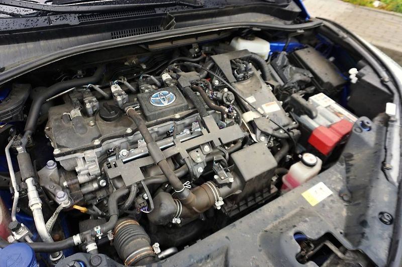 Toyota C-HR (2018) ACTIVE 1,8 HYBRID 72 kW - fotka 47 z 49