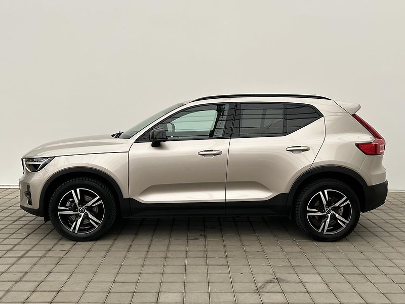 Volvo XC40 2.0 B4 4x4 PLUS - fotka 9 z 30