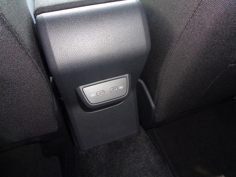 Volkswagen Taigo 1,0 TSI 7DSG FRIENDS  85 KW - fotka 23 z 29