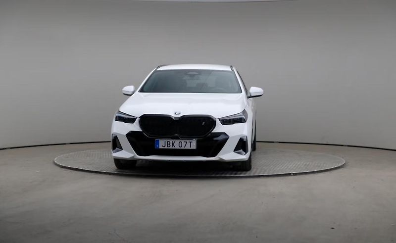 BMW i5 eDrive40 Touring M Kam Tažné - fotka 3 z 26