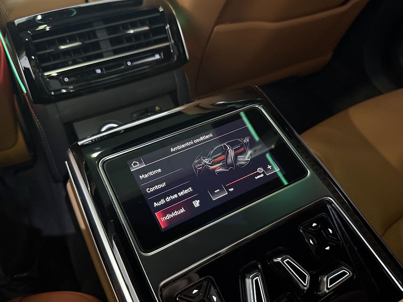 Audi S8 B&O-Adv. Carbon Matrix Pano TV - fotka 15 z 52