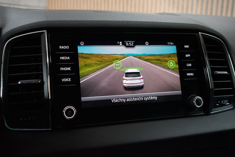 Škoda Karoq 1.5 TSI TAŽNÉ*KAMERA*DPH*ČR 1M - fotka 27 z 39