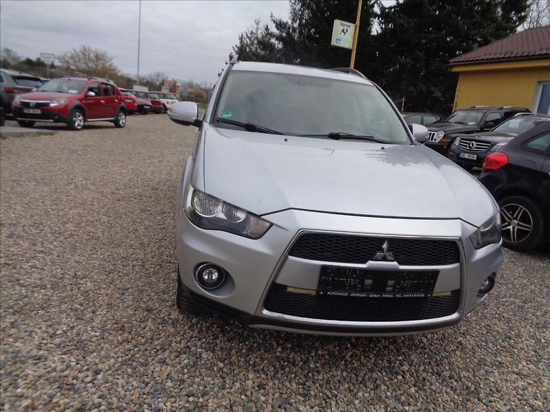Mitsubishi Outlander 2,2 - fotka 2 z 14
