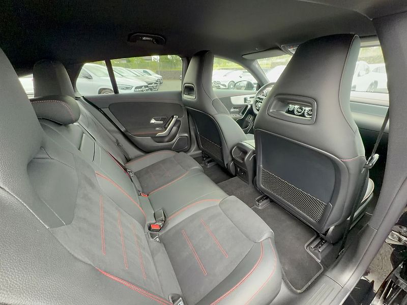 Mercedes-Benz CLA 250 e AMG Shooting Brake - fotka 11 z 35