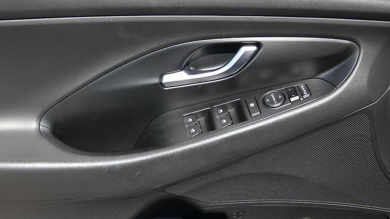 Hyundai i30 1.0 T-GDI Start Plus kombi - fotka 9 z 23
