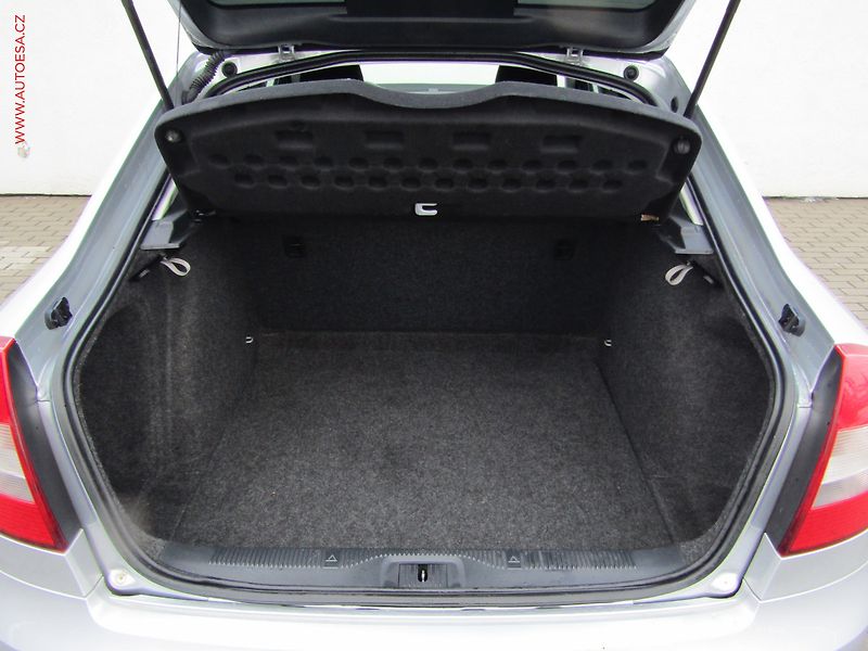 Škoda Octavia (2010) 1.2 TSi, ČR, AC, tempo - fotka 7 z 15