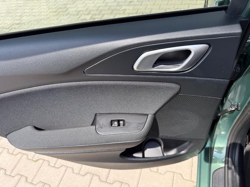 Kia Ceed 1.5 T-GDi 7DCT TOP - fotka 23 z 27