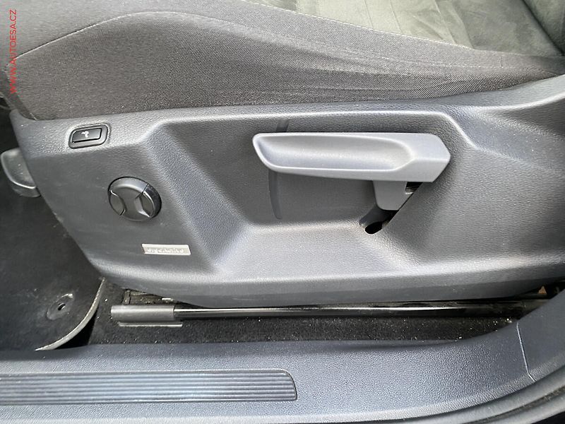 Volkswagen Touran (2021) 2.0 TDi, Comfortline, DSG, - fotka 14 z 19