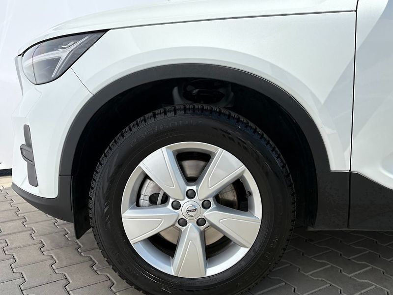 Volvo XC40 CORE B3 FWD 120kW - fotka 21 z 21