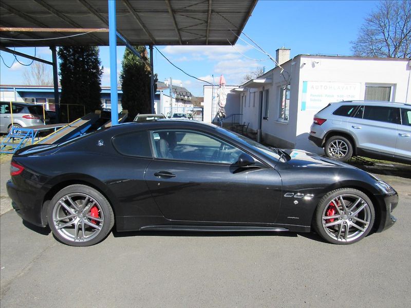 Maserati GranTurismo 4,7 V8 Sport - fotka 8 z 37