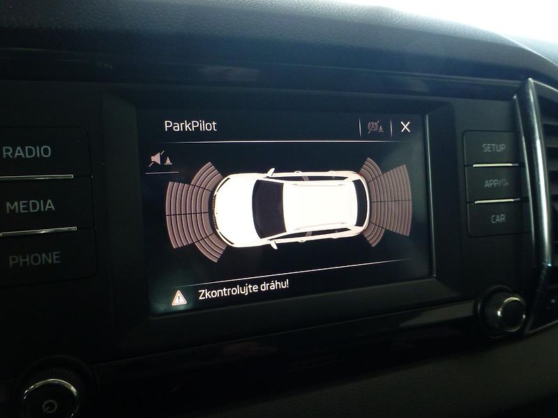Škoda Karoq (2019) 1,6TDI*PARK.S**ALU***VYHŘ.SED. - fotka 22 z 23