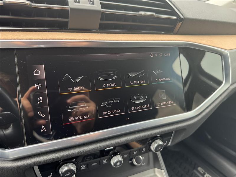 Audi Q3 2,0 40TDI quattro S tronic DPH - fotka 18 z 29