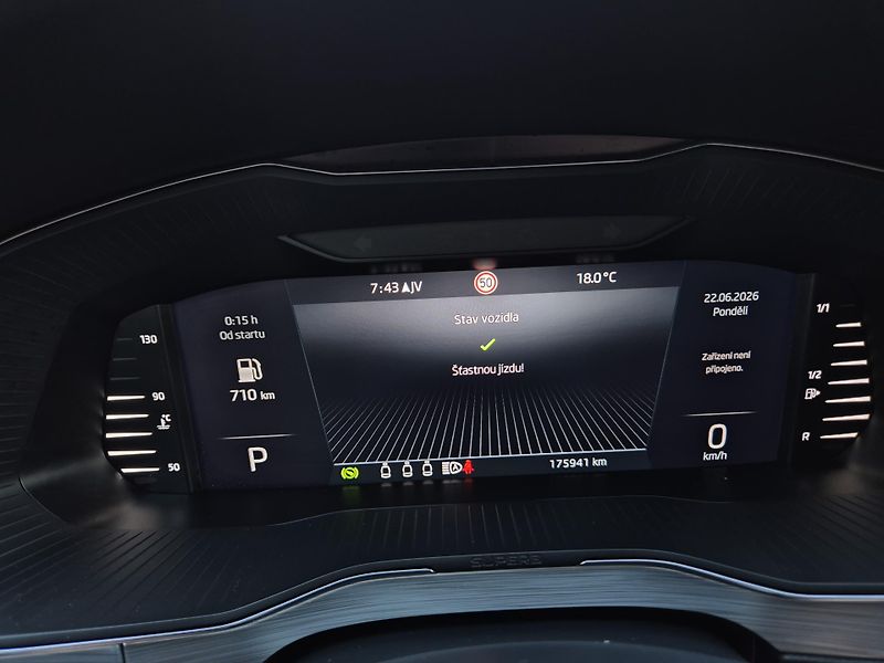 Škoda Superb Combi 2,0TDi DSG 110kw 17ALU - fotka 44 z 44
