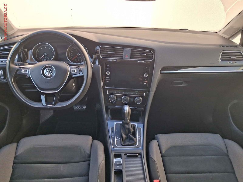 Volkswagen Golf (2018) 1.5 TSi, Highline, DSG, LED - fotka 8 z 18