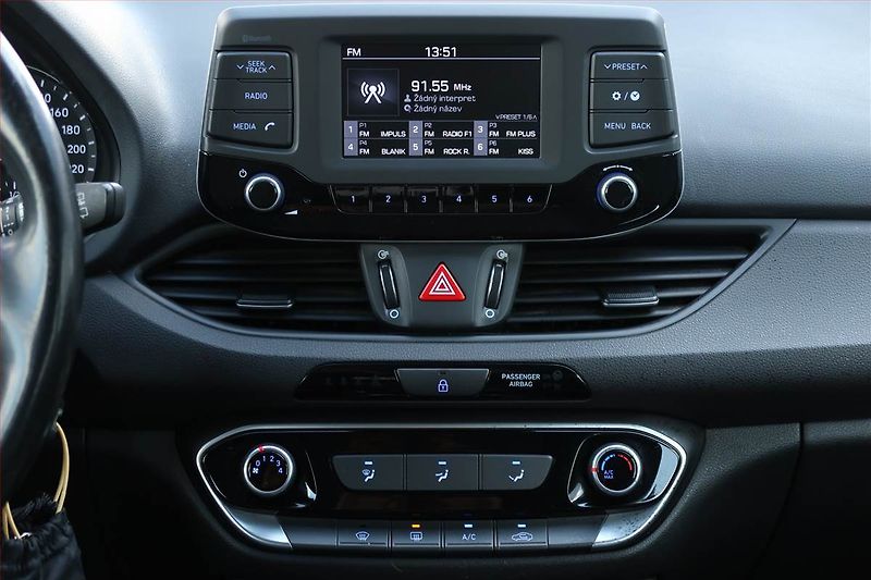 Hyundai i30 (2017) 1.0 T-GDI, Serv.kniha - fotka 12 z 16