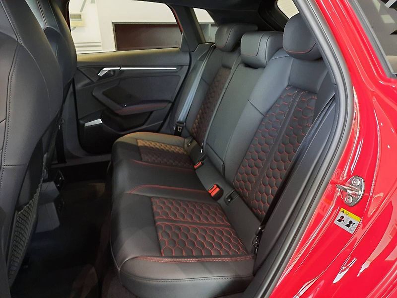 Audi RS 3 (2023) Sportback 2.5 TFSI quattro (29 - fotka 9 z 28