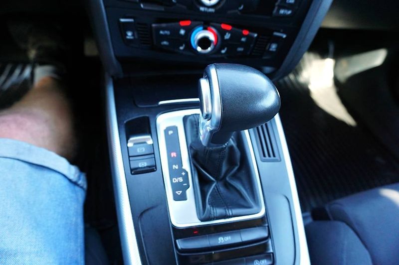 Audi A4 (2013) S-LINE 2,0 TDI 130 kW - fotka 39 z 63