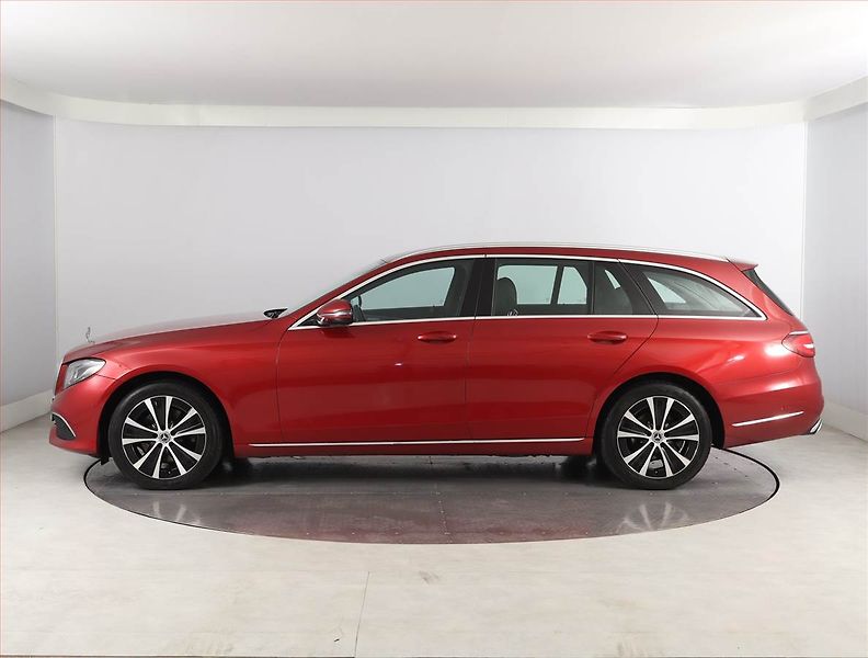 Mercedes-Benz Třídy E (2019) E 220 d - fotka 3 z 26