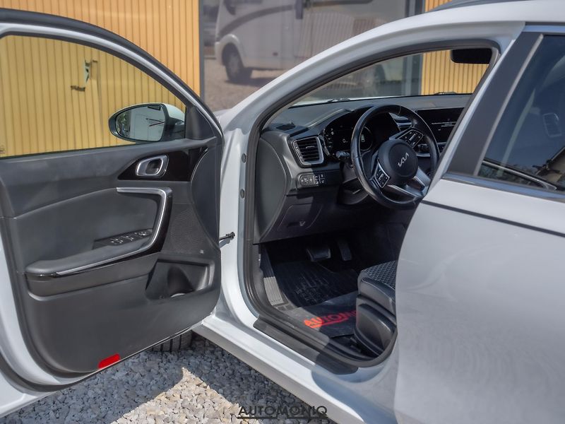 Kia Ceed SW (2022) 1.5 T-GDI Platinum Automat JBL - fotka 5 z 21