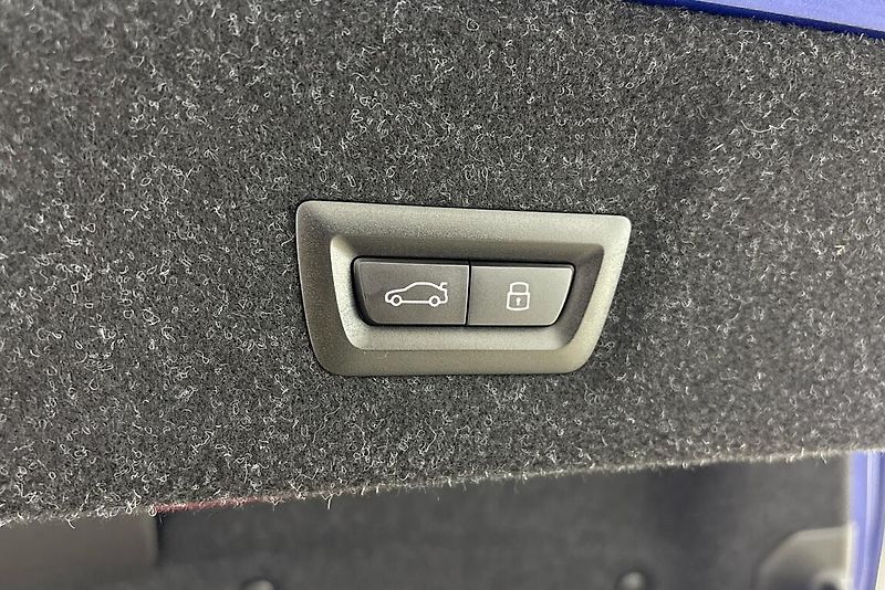 BMW Řada 3 330e xDrive - fotka 11 z 26