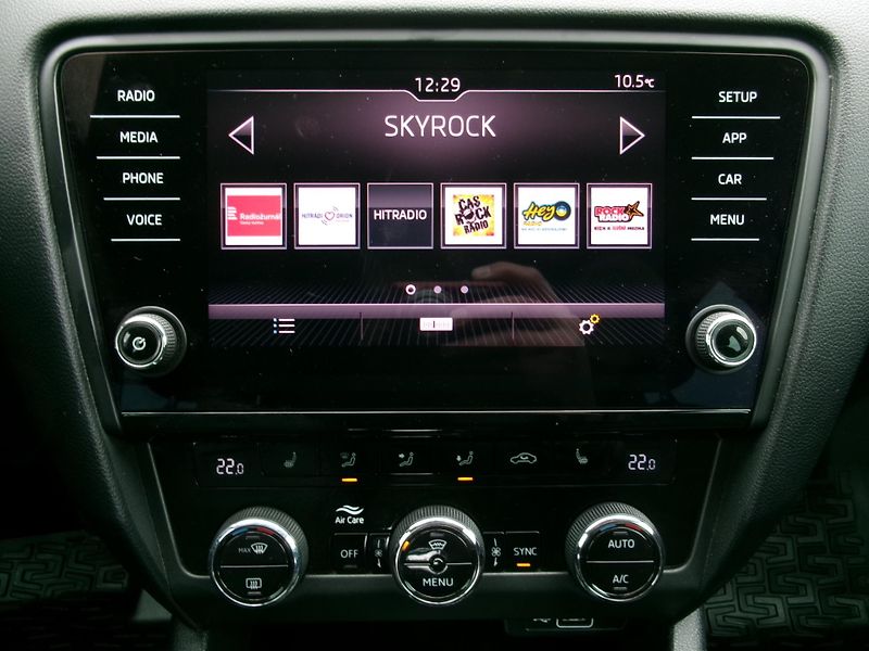 Škoda Octavia (2019) 1,5TSI DSG AC TEMP ČR - fotka 18 z 36
