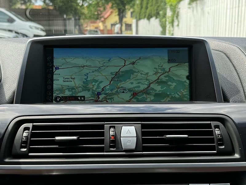 BMW Řada 6 640i-CABRIO-R20-HEZKÝ STAV - fotka 23 z 25