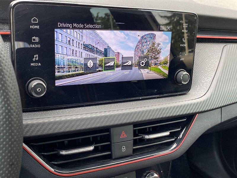 Škoda Kamiq (2025) 1.5 TSI DSG Monte Carlo - fotka 20 z 39