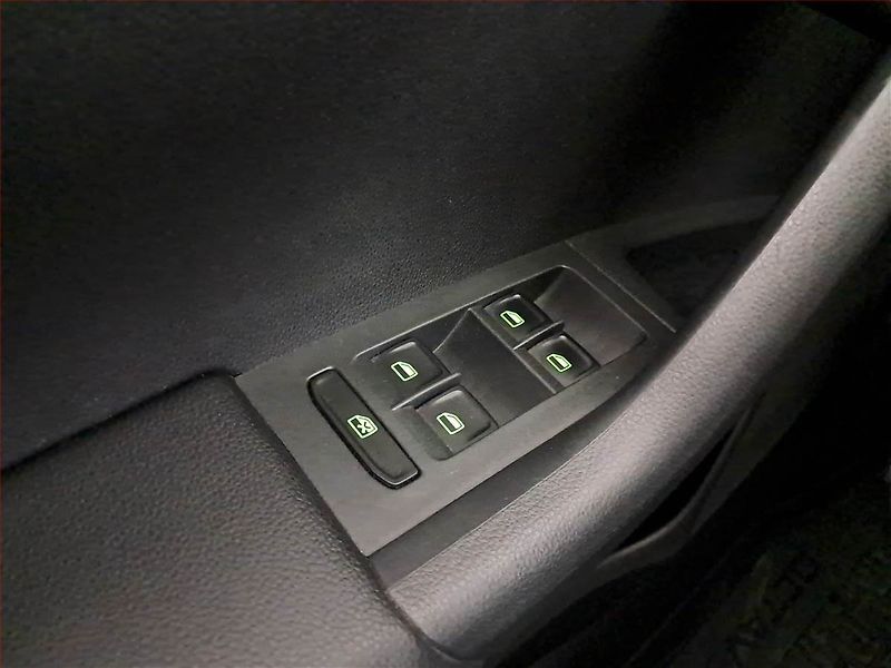 Škoda Octavia (2014) 1.6 TDI, Tempomat - fotka 19 z 19