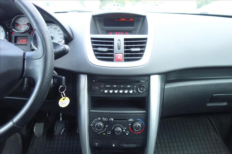 Peugeot 207 1,4 i 54KW, ČR, SERVIS. KN. - fotka 19 z 30