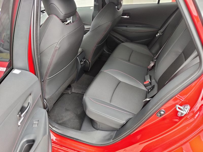 Toyota Corolla TS 2.0 HEV GR DYNAMIC JBL - fotka 20 z 26