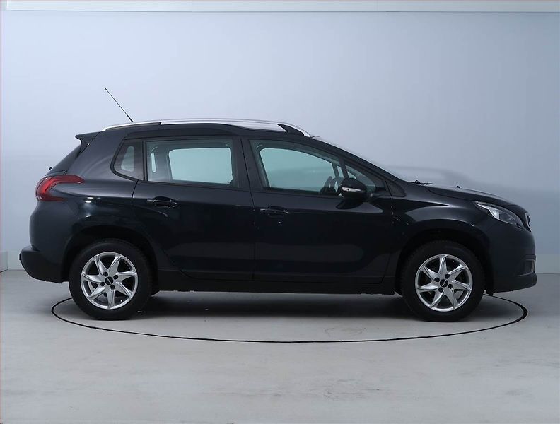 Peugeot 2008 (2018) Active Pack 1.2 PureTech - fotka 6 z 18