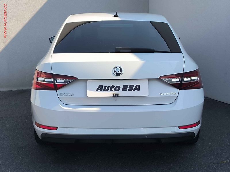Škoda Superb (2017) 2.0TDi, ČR, DSG, bixen - fotka 5 z 30