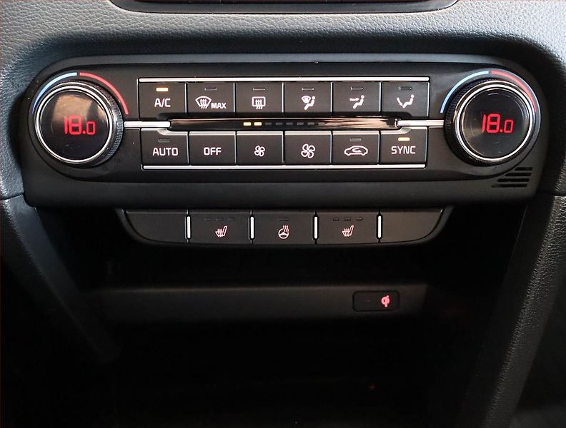 Kia XCeed (2024) 1.5 T-GDI - fotka 20 z 26