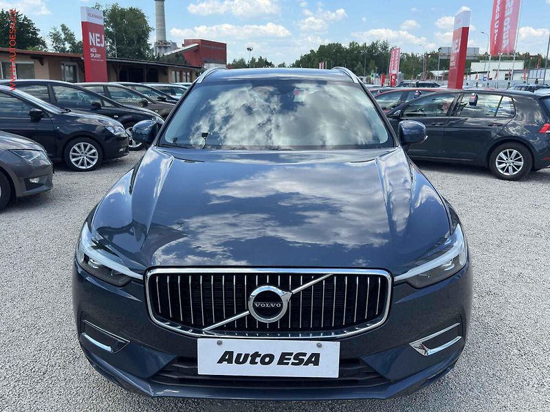 Volvo XC60 (2021) 2.0 D, AT, LED, kamera - fotka 2 z 19