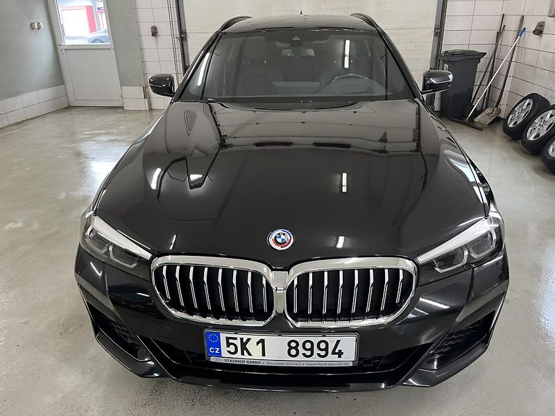 BMW Řada 5 (2022) 3.0 540 xDrive M-Packet DPH - fotka 8 z 16