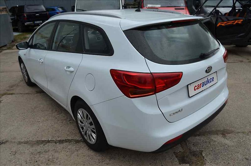 Kia Ceed (2015) COMBI 1,6 - fotka 6 z 19