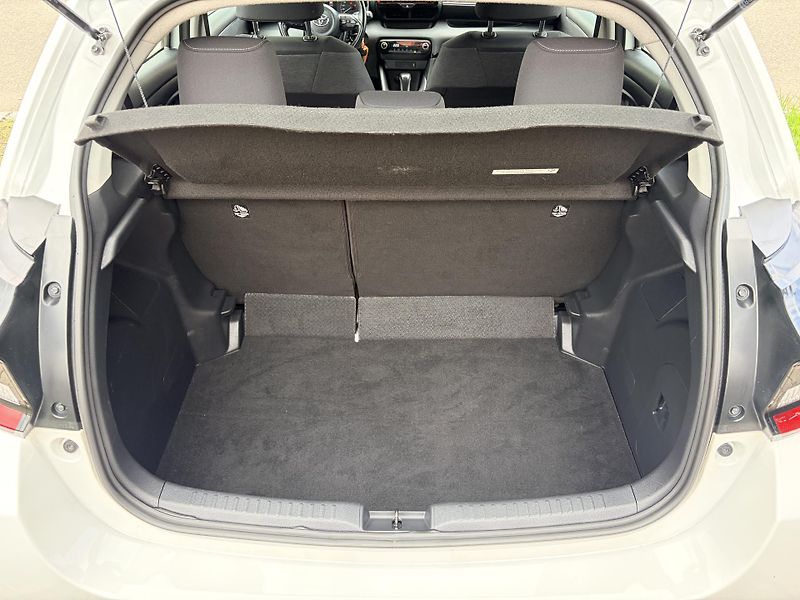 Toyota Yaris 1.5 VVT-i HYBRID - fotka 31 z 36