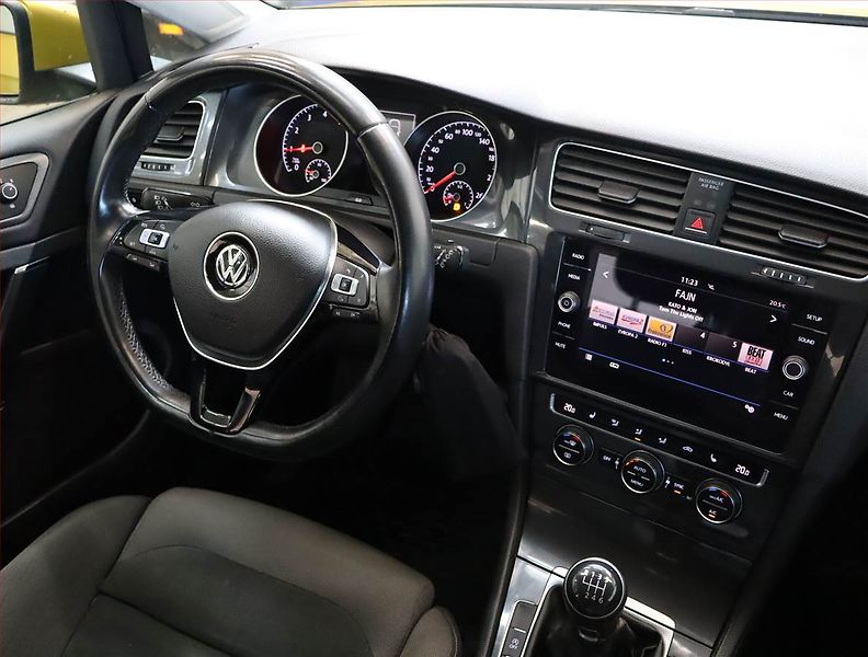 Volkswagen Golf (2017) Comfortline 1.0 TSI, Kůže - fotka 7 z 20