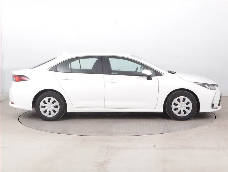 Toyota Corolla (2023) Active 1.8 Hybrid - fotka 6 z 16