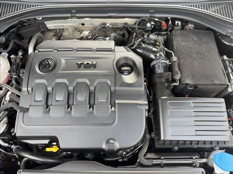 Škoda Superb 1,6 TDI Navi TZ park. kamera - fotka 46 z 50