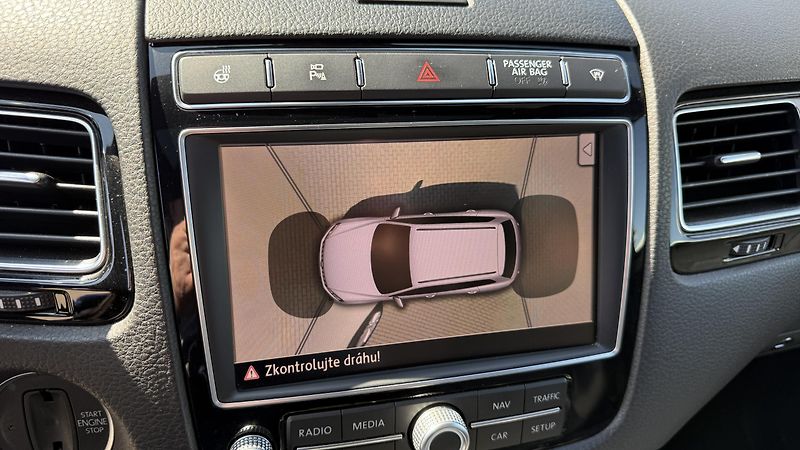 Volkswagen Touareg 3.0TDi*193kW*R-LINE*PERLEŤ - fotka 25 z 44