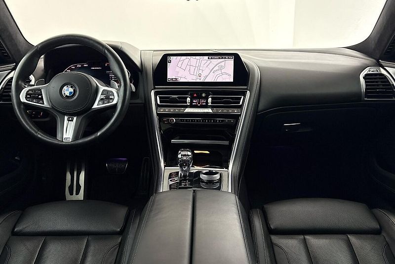 BMW Řada 8 M850i xDrive - fotka 8 z 28