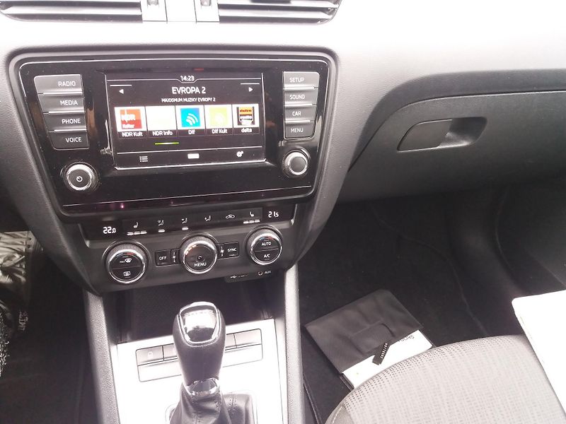 Škoda Octavia 1.4TSi,DSG,110kW,ZADÁNO !! - fotka 12 z 26