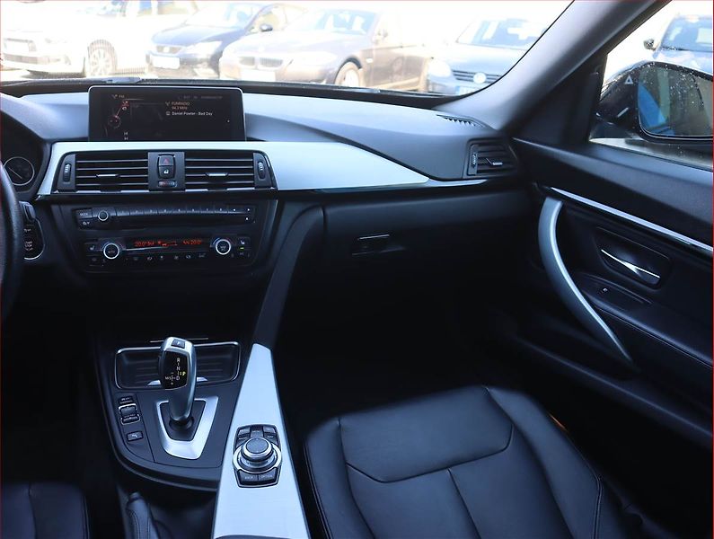 BMW Řada 3 (2013) 318d GT, Automat, Serv.kniha - fotka 8 z 23