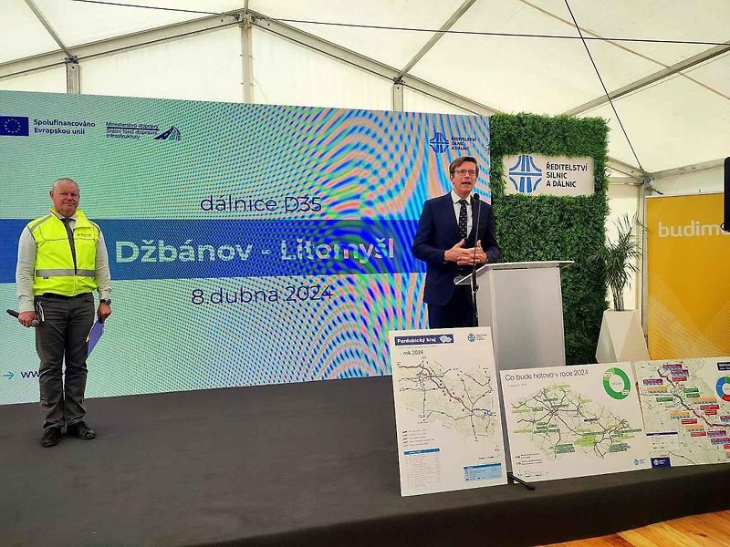 Kontrolní den na stavbě dálnice D35 u Vysokého Mýta.