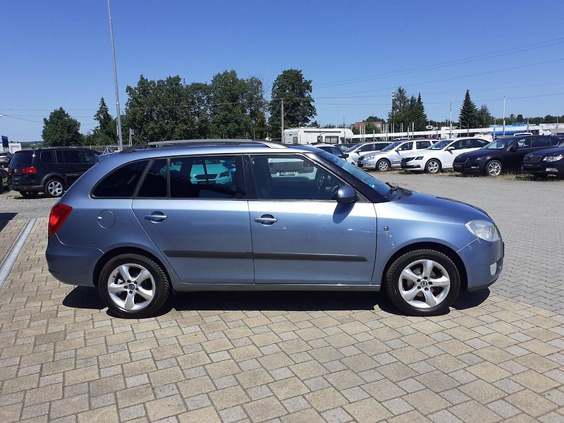 Škoda Fabia (2009) KOMBI 1.4 16V - fotka 3 z 30