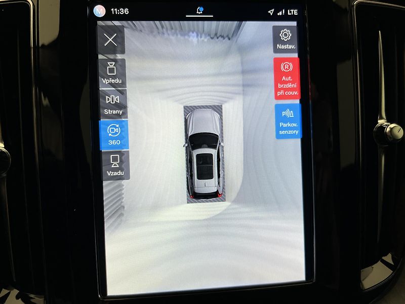 Volvo XC60 B5 AWD PLUS DARK AUT 1.maj. - fotka 31 z 46