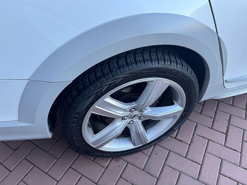 Volvo V90 (2018) 2.0D AWD Ocean Race LED - fotka 44 z 46