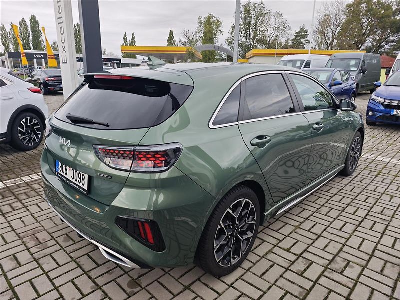 Kia Ceed 1,5 T-GDI 7DCT automat  GT-Lin - fotka 6 z 25