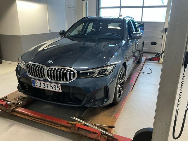 BMW Řada 3 330i xDrive Touring - fotka 5 z 11